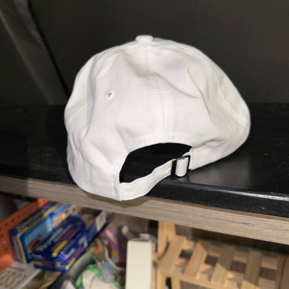 Gu🍒🍒i White Cap Cherry Design NWOT - Picture 2 of 5